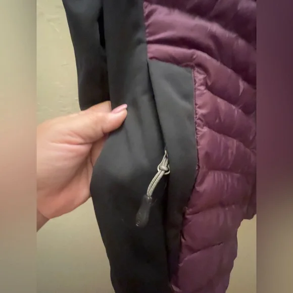 32 Degrees Women's Two-Tone Quilted Puffer Jacket - Burgundy and Black - Picture 3 of 7